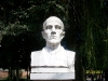 Пам’ятник Олександру Маркушу, розташований на вулиці Пирогова, 1