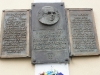 Три меморіальні таблиці, вмонтовані в будівлю на площі Б. Хмельницького, 10